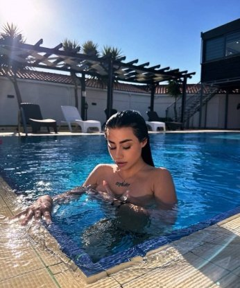 Я знаю все, что нужно, чтобы удовлетворить тебя полностью. 💋
Мои услуги включают классический секс, оральный секс, анальный секс и многое другое. Со мной ты сможешь испытать настоящее блаженство и насладиться истинным удовольствием. Я всегда стараюсь подстроиться под твои желания и фантазии, чтобы каждая встреча была незабываемой. 😍
Что касается моего опыта, у меня уже есть несколько довольных клиентов, которые оставили положительные отзывы о моих услугах. Мои фото настоящие и соответствуют моей внешности. Я приветствую только серьезных и щедрых мужчин, которые ценят качество и комфорт. 💕
Я живу в самом сердце Москвы, в уютной и комфортной квартире. Здесь тебе будет уютно и комфортно, и наше свидание оставит только самые приятные воспоминания. Развлечения со мной — это самый короткий путь к настоящему наслаждению. Не упусти возможность окунуться в мир страсти и разврата со мной. Доверься мне и открой новые грани удовольствия! 🔥😉 Екатеринка