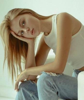 Озорная и опытная, я готова погрузить тебя в мир наслаждения и страсти 🌹💋
Мои услуги просто непревзойденны. Я могу удовлетворить все твои сокровенные желания и фантазии. От нежных ласк и массажа до разнообразных игр и экспериментов – я делаю все, чтобы принести тебе полное удовольствие. 💫🔥
Мое гибкое тело и нежный трепетный прикосновения сведут тебя с ума. Мои губы готовы удовлетворить самые изысканные вкусы. Фотографии, которые ты видишь, полностью реальны - я прекрасная и сексуальная индивидуалка, которая живет в Москве. 🌟😘
Мои клиенты всегда остаются довольными и возвращаются ко мне снова и снова. Мы с тобой окунемся в вихрь страсти и наслаждения, и я обещаю, что ты не захочешь уйти от меня! 💕🔞
Так что не медли, дорогой. Звони мне и я окажу тебе незабываемый отдых и удовольствие, которые подарят тебе Любовь и Счастье. Жду тебя в своем уютном гнездышке в Москве. 🔥💋 Полина